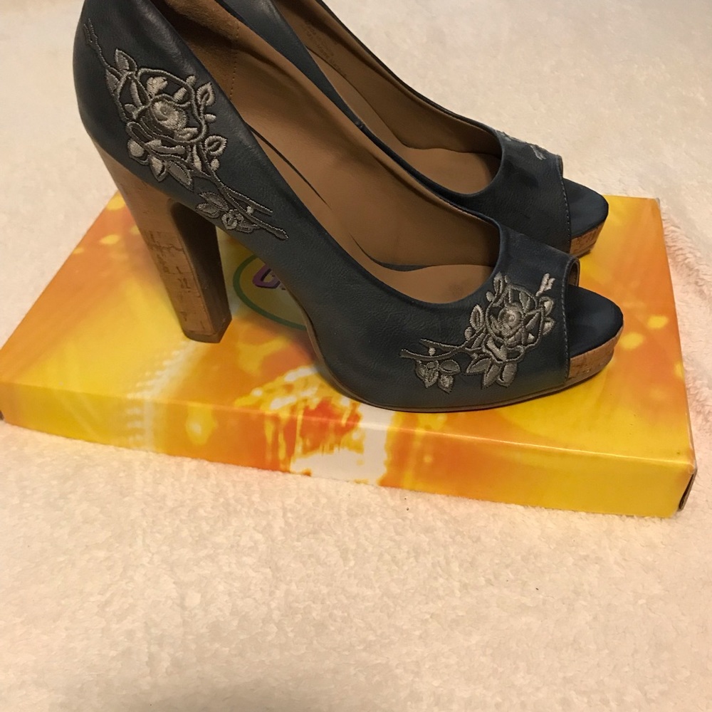 Peep toe heels